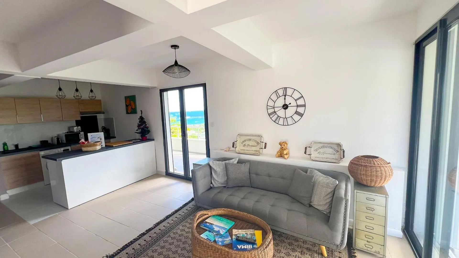 Villa Magic - Stunning Ocean View, Pool & Starlink Internet Oyster Pond Διαμέρισμα